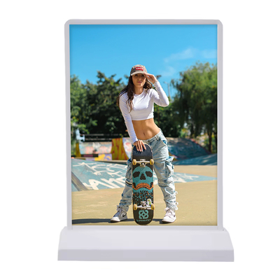 กล่องจอ LED ด้านสองแบบที่สามารถชาร์จไฟได้ 5V 2A